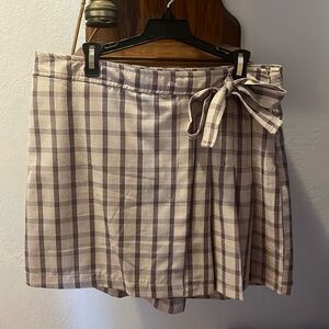 ‘Potter’s Pot’ brand, Size L, purple and white plaid skort with bow on one side